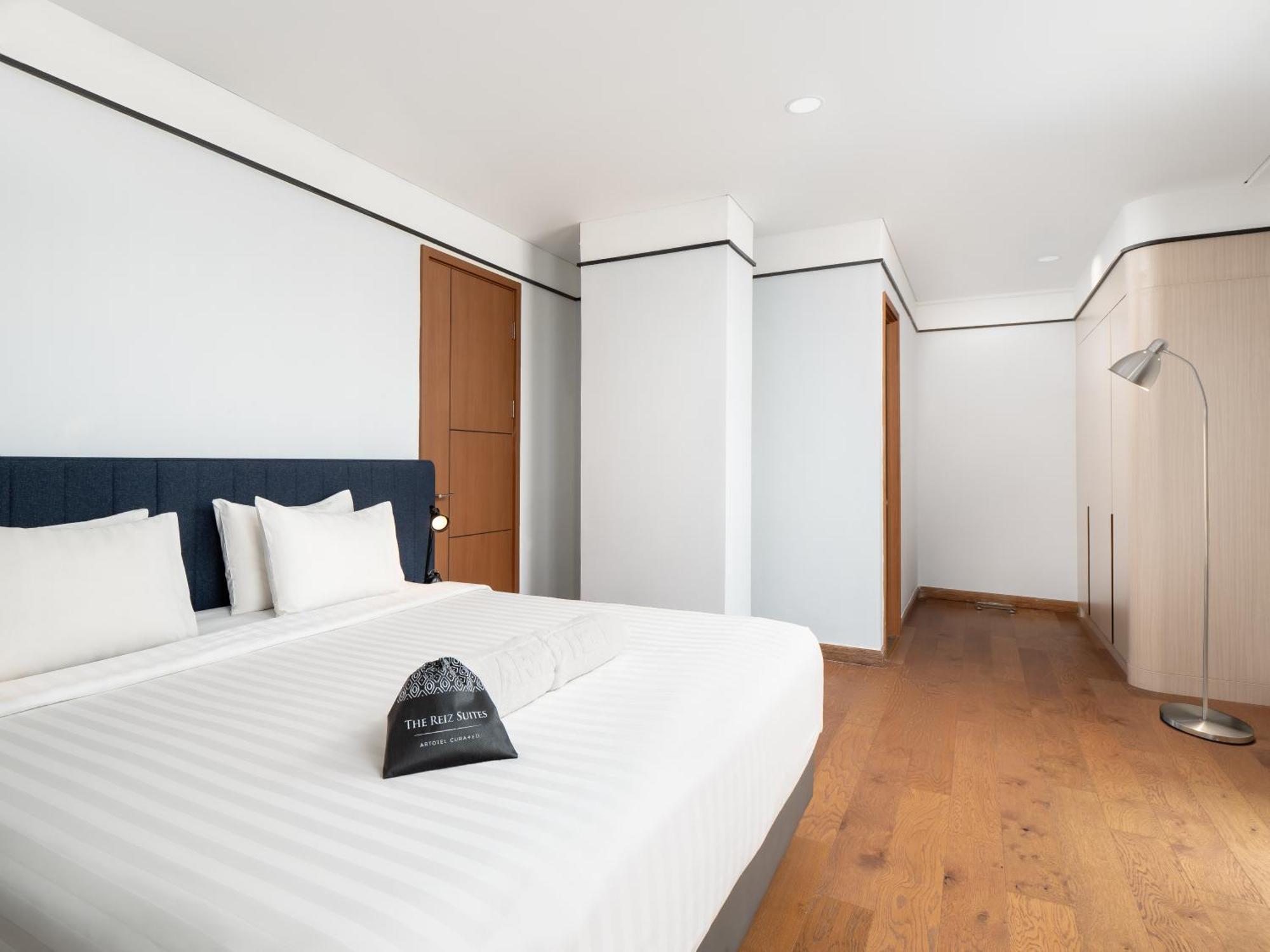 Hotel The Reiz Suites, Artotel Curated Medan